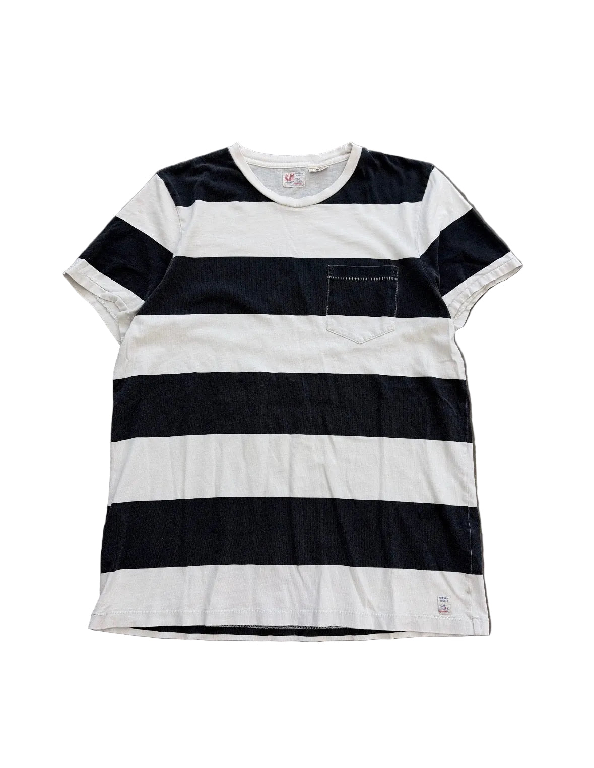 1970s BLACK AND WHITE STRIPED POCKET TEE